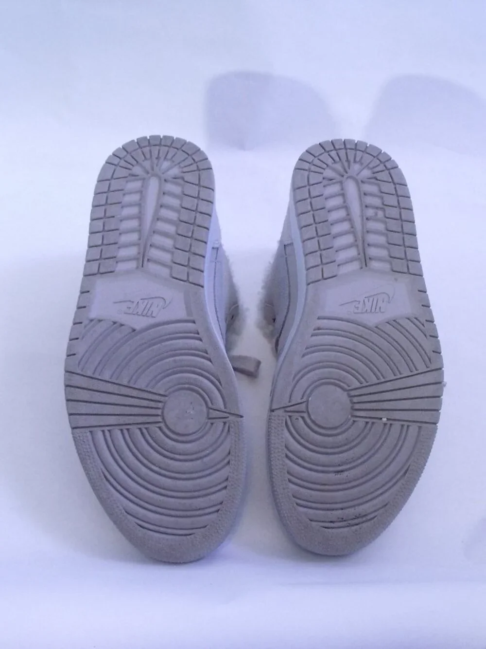 Air Jordan 1 Low SE Sherpa Fleece Gray Sneakers